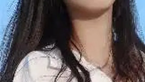 达叔遗照公布，星爷华仔献花圈悼念