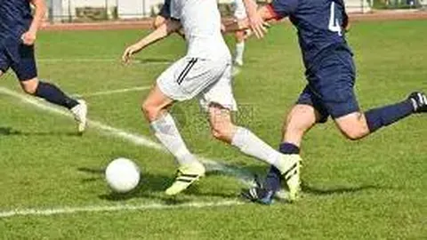 FIFA颁发公平竞赛奖：雷根斯堡队医诺伊金荣膺救星称号