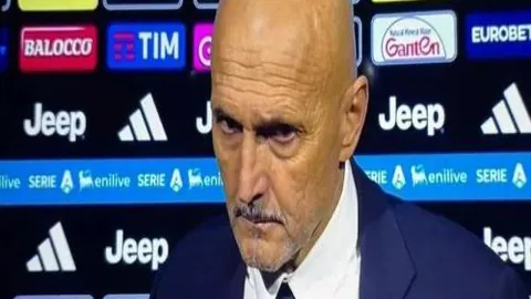 激情四连冠！独家视角揭秘“曼市对决”的精彩瞬间！