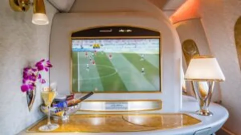 郑钦文世界排名跌至第七位，央视体育报道