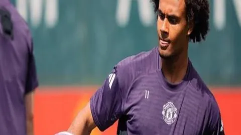 亚洲红土赛事湖州巅峰启幕，阿加西、格拉芙领衔，首座红土场馆荣耀开业！